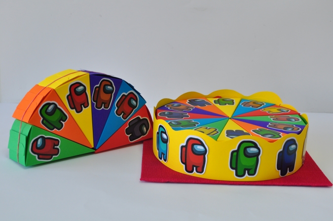 Хартиена торта с  тематична декорация Амонгъс / Among Us