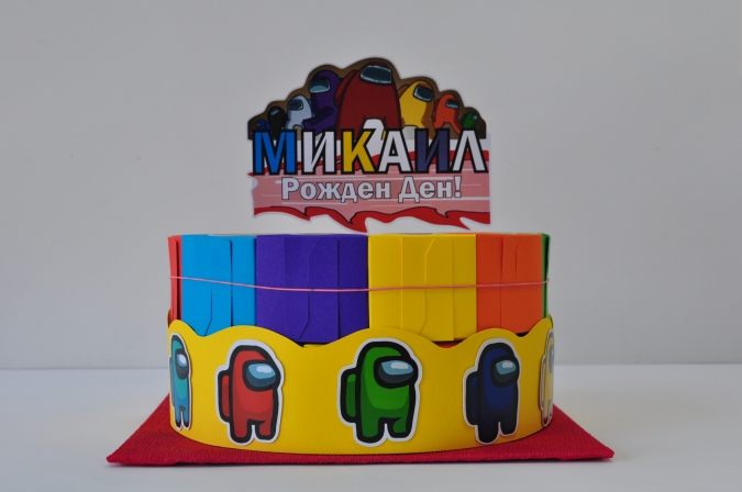 Хартиена торта с  тематична декорация Амонгъс / Among Us