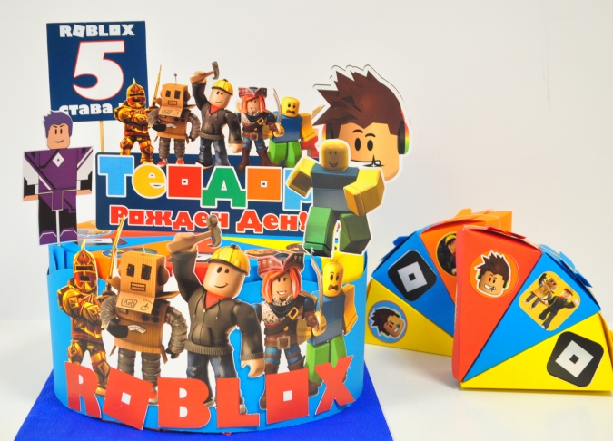 3Д Хартиена торта с тематична декорация и персонализация Роблокс