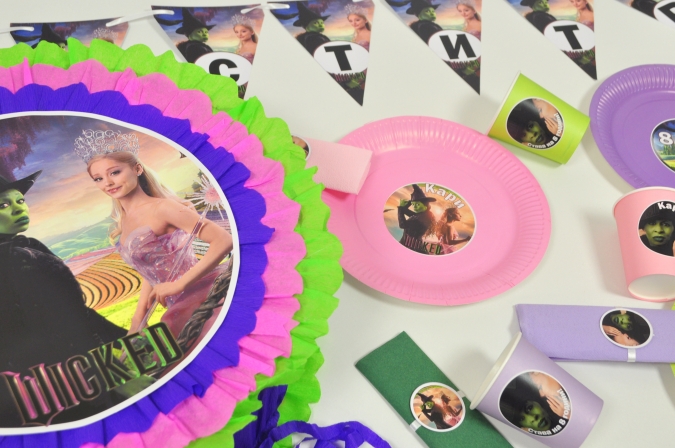 Промо пакет за 10 празнуващи Wicked / Злосторница