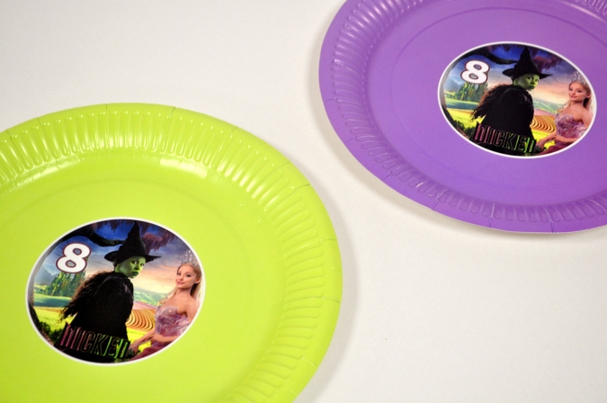 Персонализирана хартиена чинийка Wicked / Злосторница, 6бр. пакет