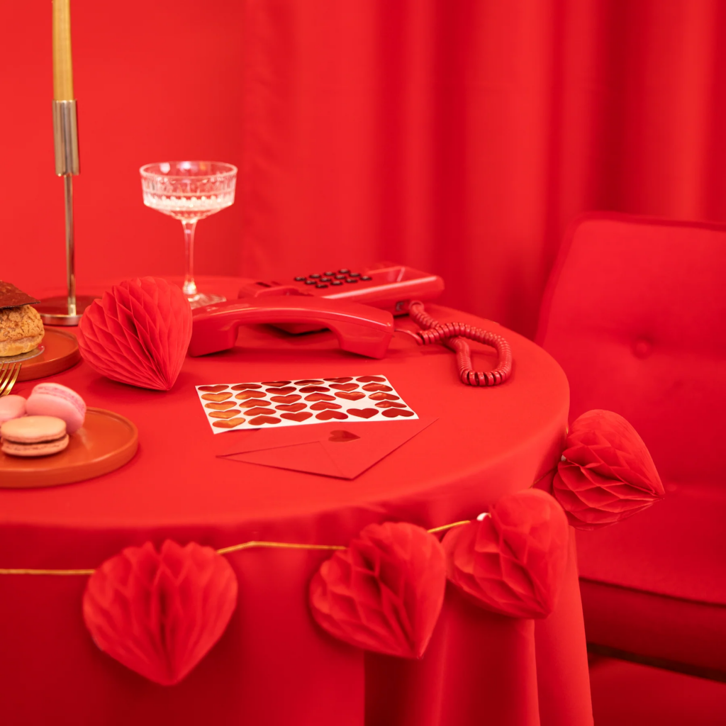 Гирлянд от сърца тип пчелна пита, Св.Валентин, 9х150см /Pp/