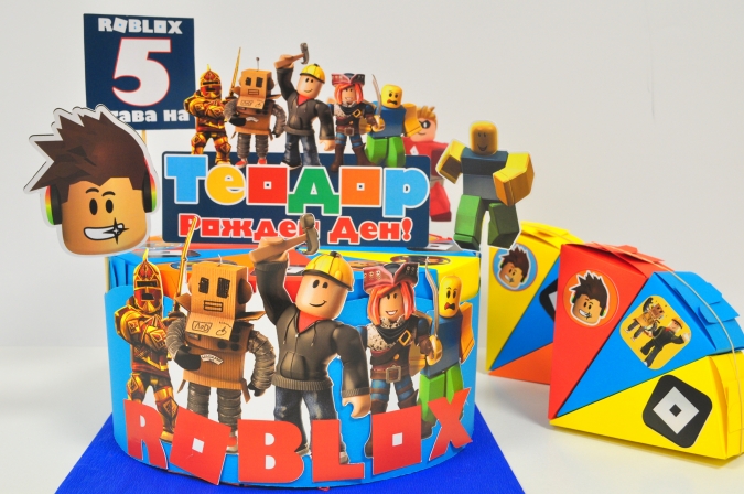 3Д Хартиена торта с тематична декорация и персонализация Роблокс