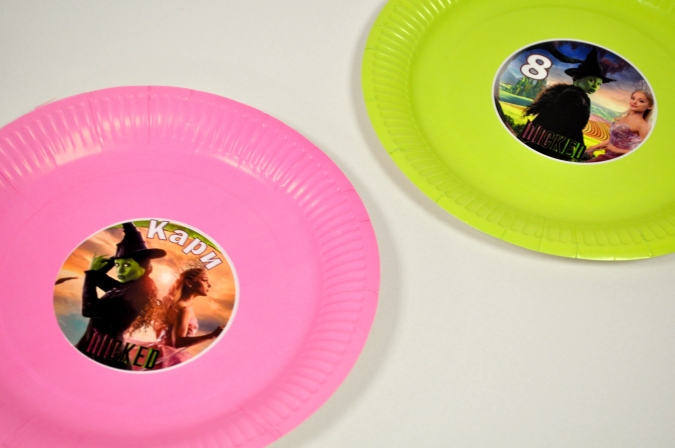 Персонализирана хартиена чинийка Wicked / Злосторница, 6бр. пакет